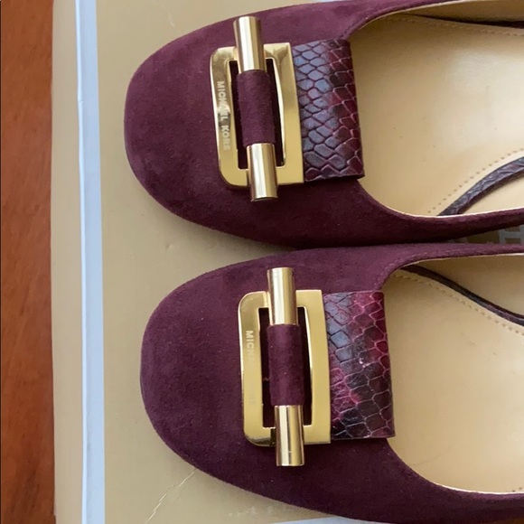 Michael Kors Gloria Plum Mid Pump Suede - Picture 3 of 5